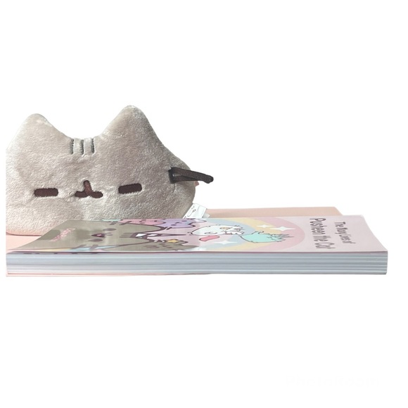 Pusheen Cat Eye Mask & Illustrated Pusheen the Cat Book Bundle Kawaii Gift Set - Picture 2 of 16